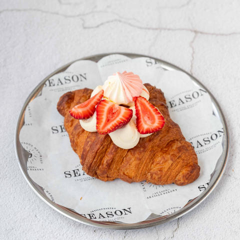 Çilekli Diplomat Kremalı SEASON Kruvasan