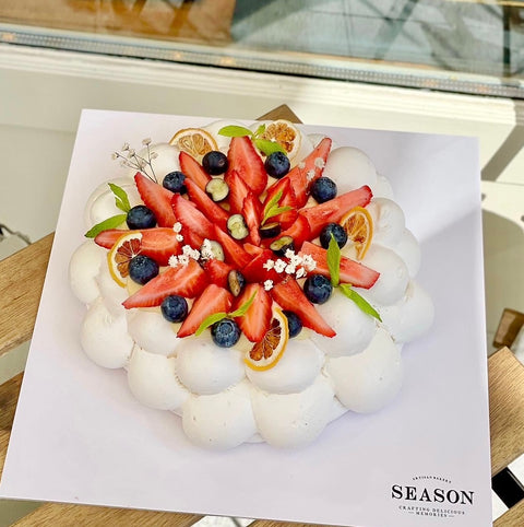 Bulut Pavlova, meyveli (farklı kişi seçenekleriyle)