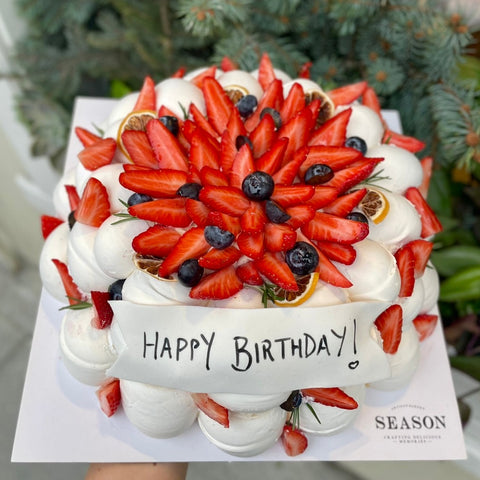 Bulut Pavlova, meyveli (farklı kişi seçenekleriyle)