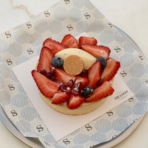 Strawberry and Almond Dacquoise Cake Tart